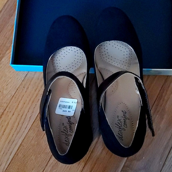 Shoes - Picture 1 of 3